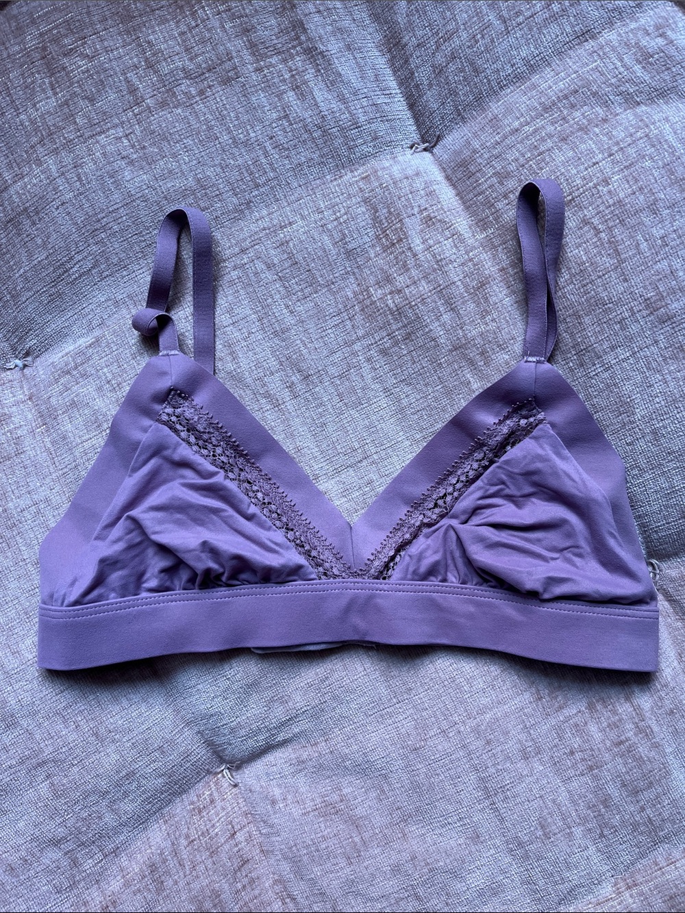 VICTORIAS SECRET PURPLE BRA NO TAG SIZE SMALL